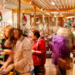 Weihnachtsdeko, Tischdekoration und Marktstände auf dem Gänsemarkt