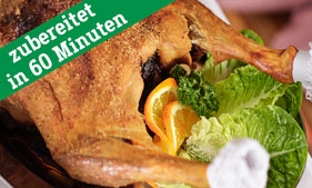 Gänsebraten-Box. Gänsebraten vorgegart und in 60 Minuten zuhause fertig zubereitet. Mit Beilagen und Sauce. Weihnachtsbraten kinderleicht für 4-6 Personen. Aus der Hofküche vom Gänsemarkt Wermsdorf, einfach online kaufen