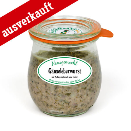 Gänseleberwurst von der Gans aus Freilandhaltung. Die Leberwurst enthält etwas Schweinefleisch und Schweineleber, produziert in der Hofküche des Gänsemarkt in Wermsdorf. Die Leberwurst ist ein köstlicher Brotaufstrich und etwas für Feinschmecker. Die Feinkost wird im nachhaltigen und recyclebaren Glas angeboten und können Sie online im Lecker-Shop oder direkt im Hofladen auf der Gänsefarm kaufen.